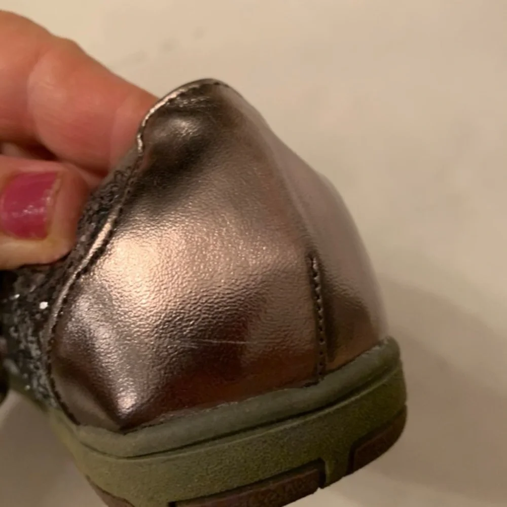 Kenneth Cole Reaction Silver Glitter Shoe